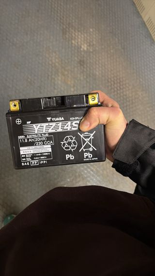 Batería Yuasa YTZ14S  Cómo nueva Carga 100%