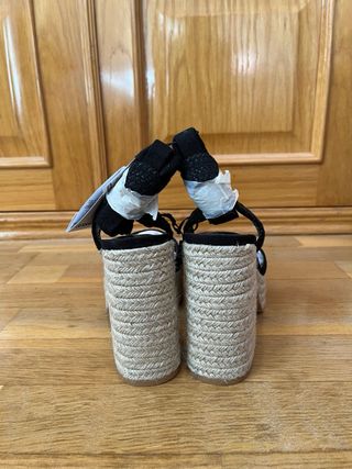 Sandalias negras tacón plataforma esparto