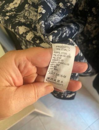 Cappotto nero con collo in pelliccia