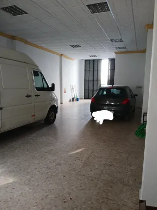 Local para alquilar, buen acceso, iluminación ok