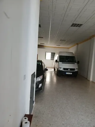 Local para alquilar, buen acceso, iluminación ok