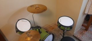 Batería infantil verde. Set de batería para niños