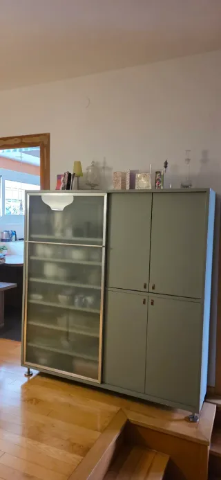Armario de diseño verde y plateado
