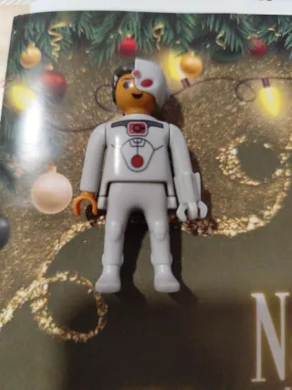 Figura Ciborg DC / Kinder Sorpresa