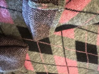 Ropa de mujer: 2 faldas y 1 jersey