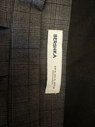 Ropa de mujer: 2 faldas y 1 jersey