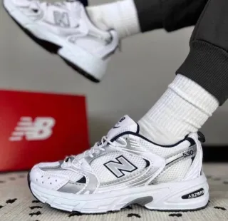 New Balance 530 Plata y Blanco