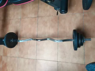 Banco de pesas Adidas con barra y discos