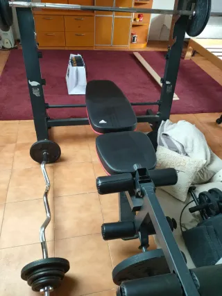 Banco de pesas Adidas con barra y discos