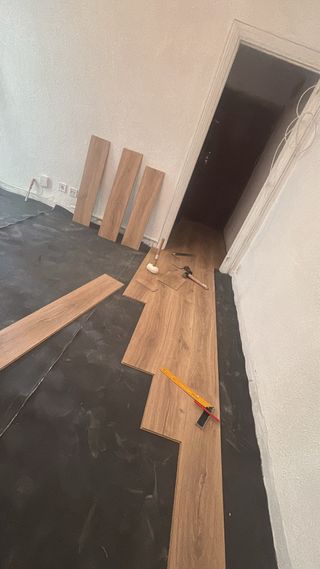 Instalación de tarimas de madera