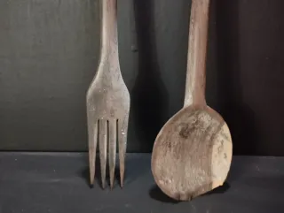 Set posate legno intagliato