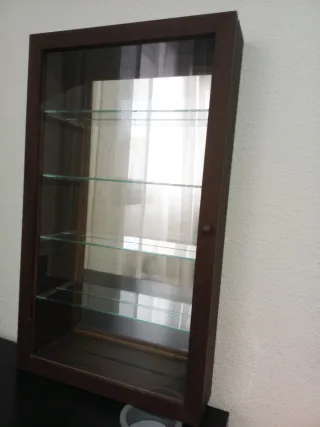 Armario expositor madera y cristal