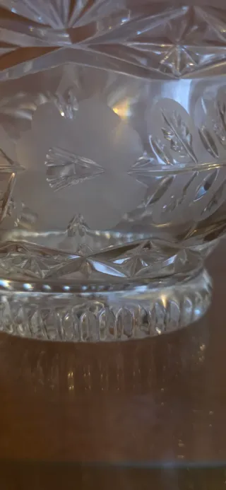 Cesto de cristal tallado con asa