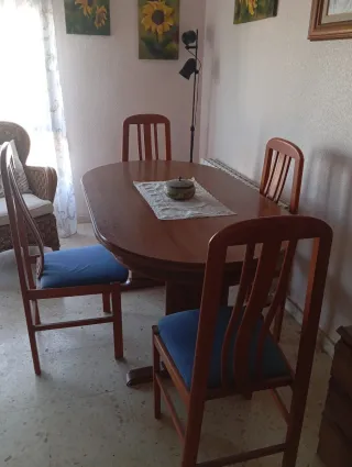 Conjunto mesa y 4 sillas madera