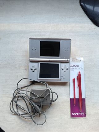 Nintendo DS Lite Gris + Cargador y Lápiz