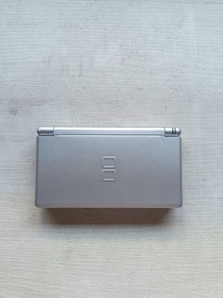 Nintendo DS Lite Gris + Cargador y Lápiz