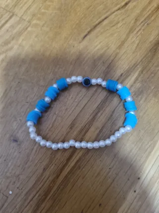Pulseras perlas y cuentas azules