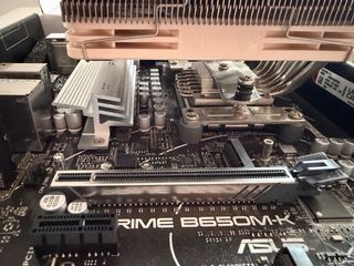 Kit componenti PC: scheda madre ASUS B650M-K, CPU AMD Ryzen 5 8600G, RAM 32GB DDR5, dissipatore Noctua