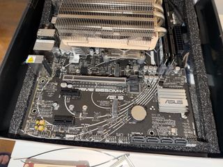 Kit componenti PC: scheda madre ASUS B650M-K, CPU AMD Ryzen 5 8600G, RAM 32GB DDR5, dissipatore Noctua