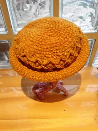 Gorro amarillo dorado tejido de lana