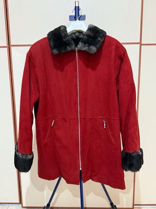 Chaqueta roja con pelo