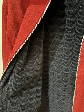 Chaqueta roja con pelo