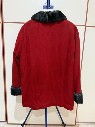 Chaqueta roja con pelo