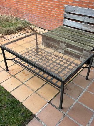 Mesa de forja y cristal para jardín