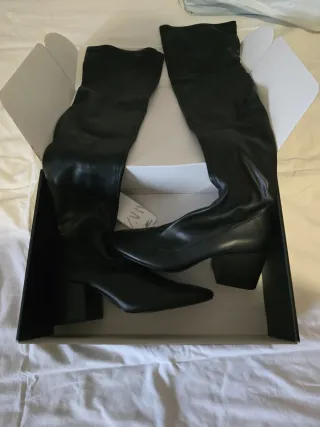 Stivali alti neri con tacco