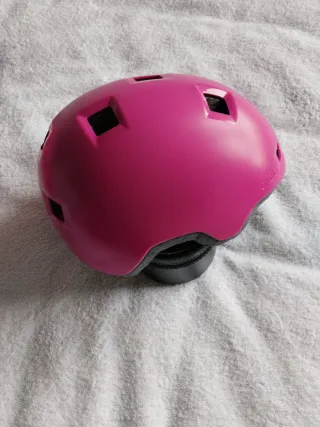 Patines en línea y casco rosa niña