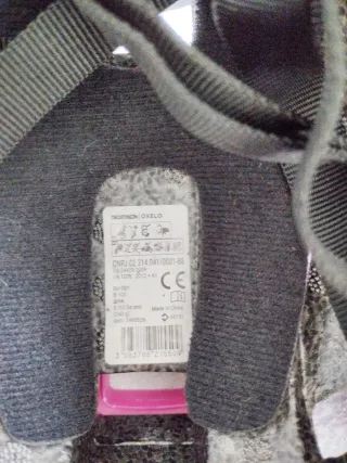 Patines en línea y casco rosa niña