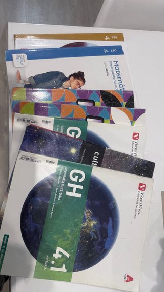 libros 4 de la ESO Latín, economía, matemáticas,et