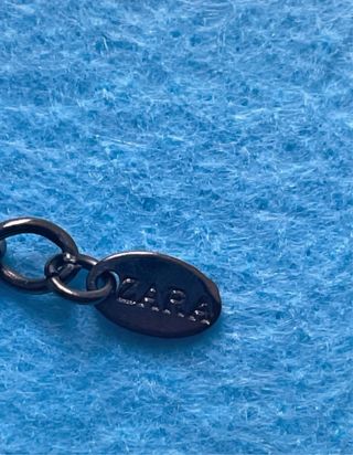 Collana girocollo con pietre scure