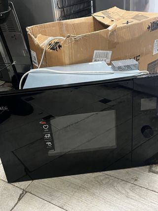 Microondas AEG empotrable casi nuevo