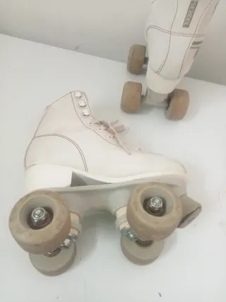 Patines de cuero blancos 4 ruedas del número 31