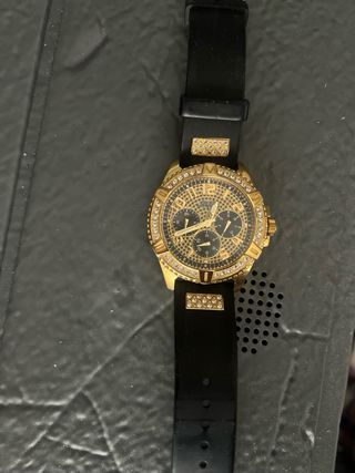 Reloj Guess Frontier Dorado y Negro