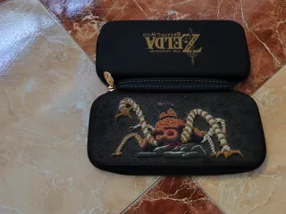 Funda Deluxe Nintendo Switch Zelda Guardian