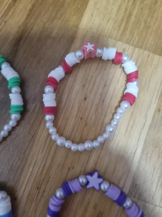 Pulseras artesanales con estrellas