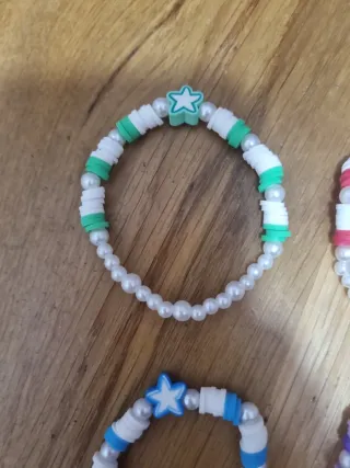 Pulseras artesanales con estrellas