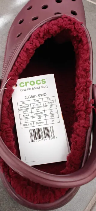 Zuecos Crocs rojos forrados