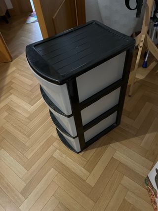 Cajonera de plástico negra y transparente