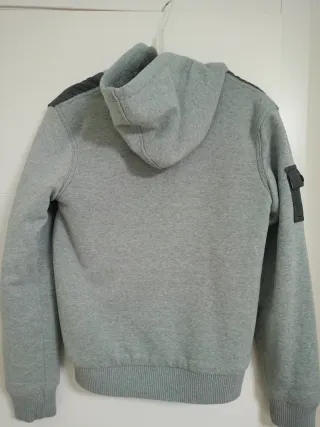 Chaqueta hombre gris con capucha