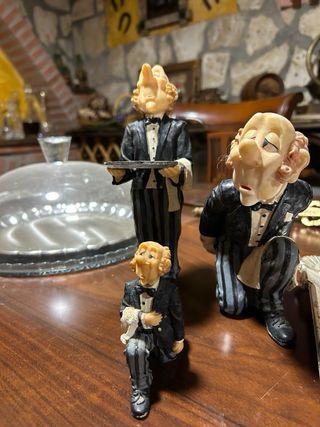 Figura camarero resina para botellas