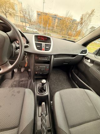 Peugeot 207 2010