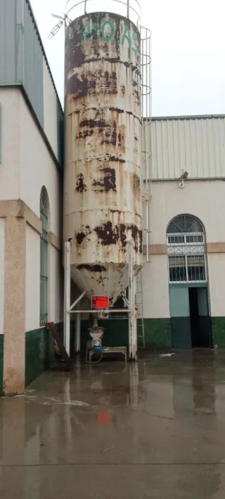 Silo 10m alto x 2.5m ancho