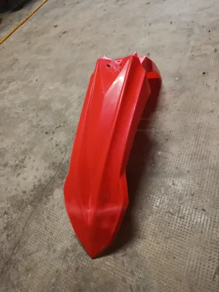 Guardabarros Beta 2023 Rojo