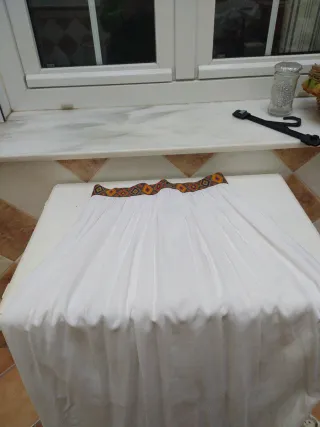 Falda larga blanca con estampado étnico