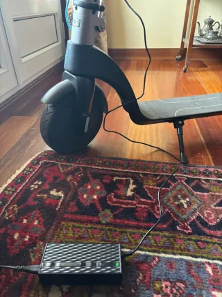 Patinete Eléctrico Cecotec + Casco + Cargador