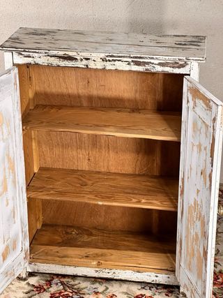 Alacena antigua de madera