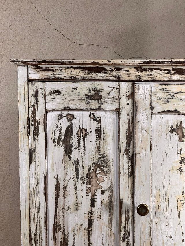 Alacena antigua de madera